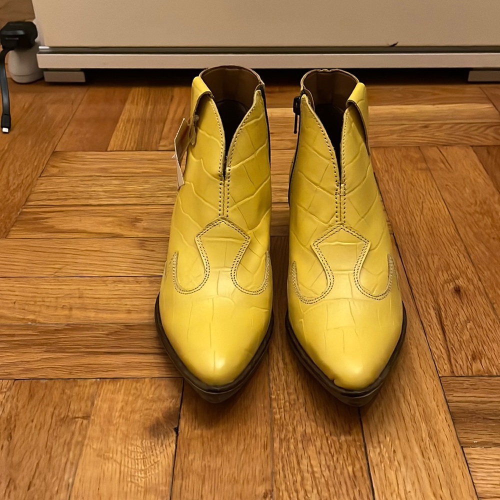 NWT GABRIELLA BOOTIE MADE IN ITALY